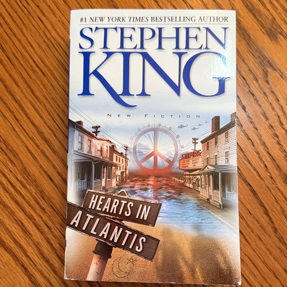 Stephen King "Hearts in Atlantis" Paperback - Blue & Brown Cover